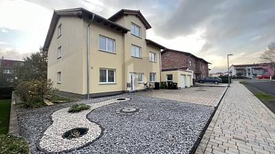 MODERNES MEHRFAMILIENJUWEL MIT AUSBAUPOTENZIAL – Baunatal – Bild 1 von 5
