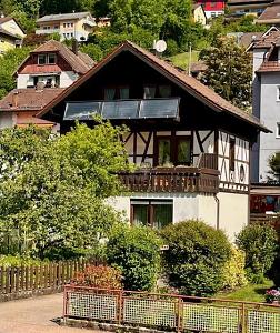 FAMILIENTRAUM IN BAD WILDBAD - MIT POTENTIAL – Bad Wildbad im Schwarzwald – Bild 1 von 6