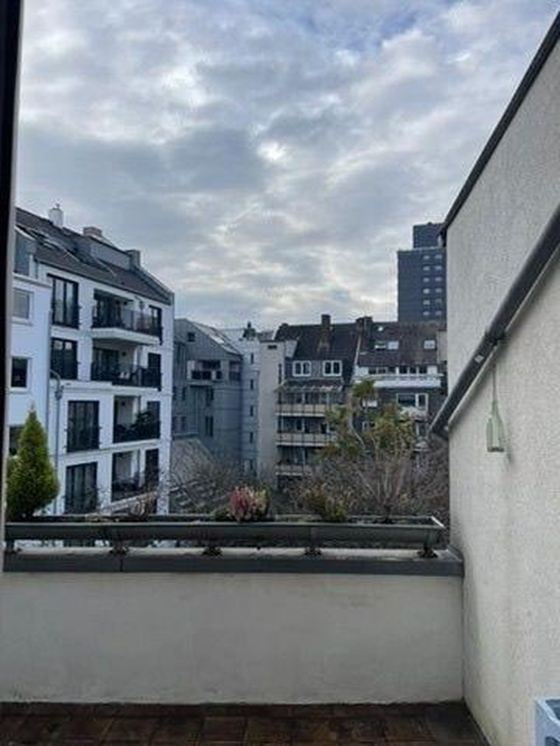 Altbauperle direkt am Hofgarten – bezugsfrei mit Balkon in Bestlage Düsseldorf – Düsseldorf – Vorschaubild 6