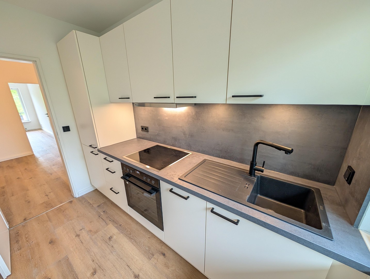PROVISIONSFREI | Erstbezug nach Sanierung: 3-Zimmer-Wohnung mit 2 Balkonen & Tiefgaragenstellplatz – Hamburg – Vorschaubild 4