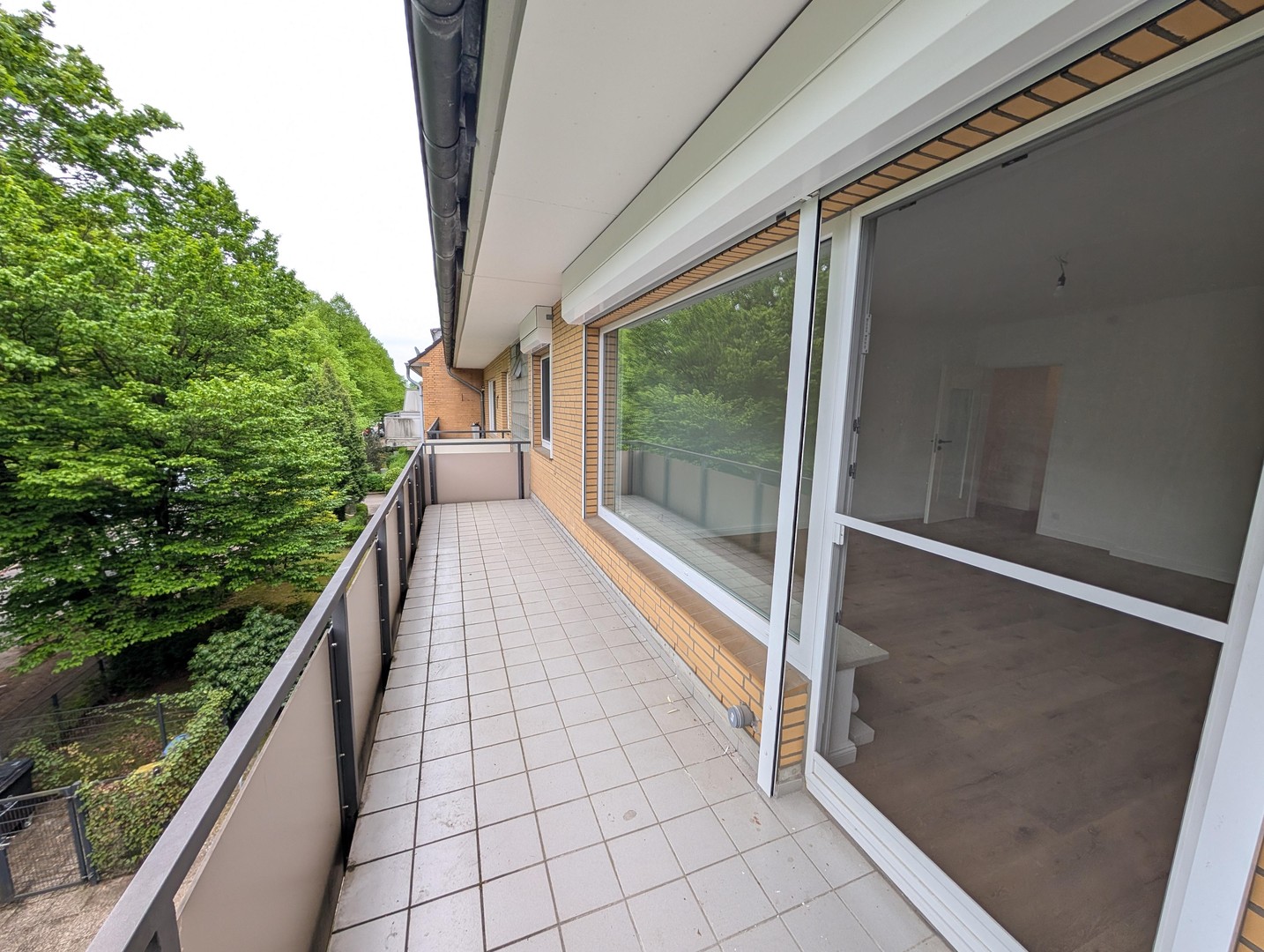 PROVISIONSFREI | Erstbezug nach Sanierung: 3-Zimmer-Wohnung mit 2 Balkonen & Tiefgaragenstellplatz – Hamburg – Vorschaubild 24