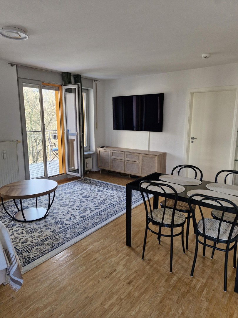 Schöne möblierte 2-Zimmer-Wohnung mit 1 großen Balkon in der Schwanthalerhöhe – München – Vorschaubild 2