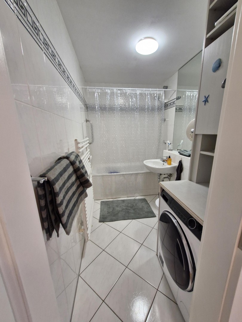 Schöne möblierte 2-Zimmer-Wohnung mit 1 großen Balkon in der Schwanthalerhöhe – München – Vorschaubild 4