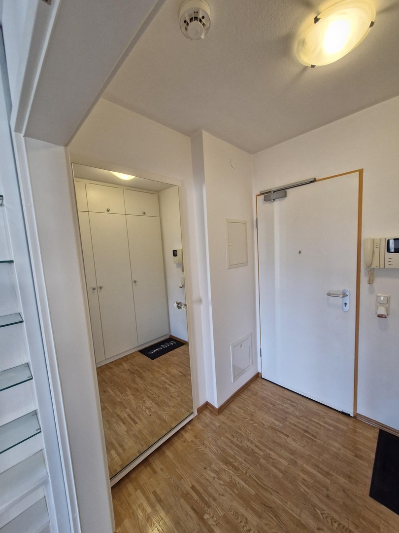 Schöne möblierte 2-Zimmer-Wohnung mit 1 großen Balkon in der Schwanthalerhöhe – München – Vorschaubild 6