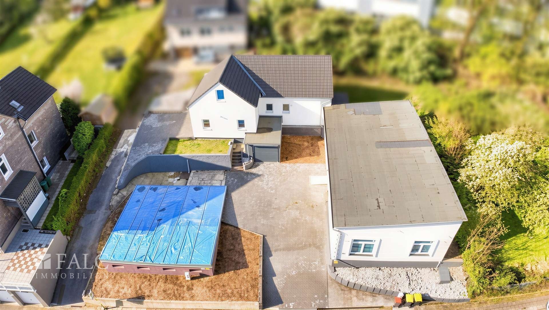 Attraktives Gesamtpaket: modernes Wohnhaus, vermietete Halle & Baupotenzial – Remscheid – Vorschaubild 11