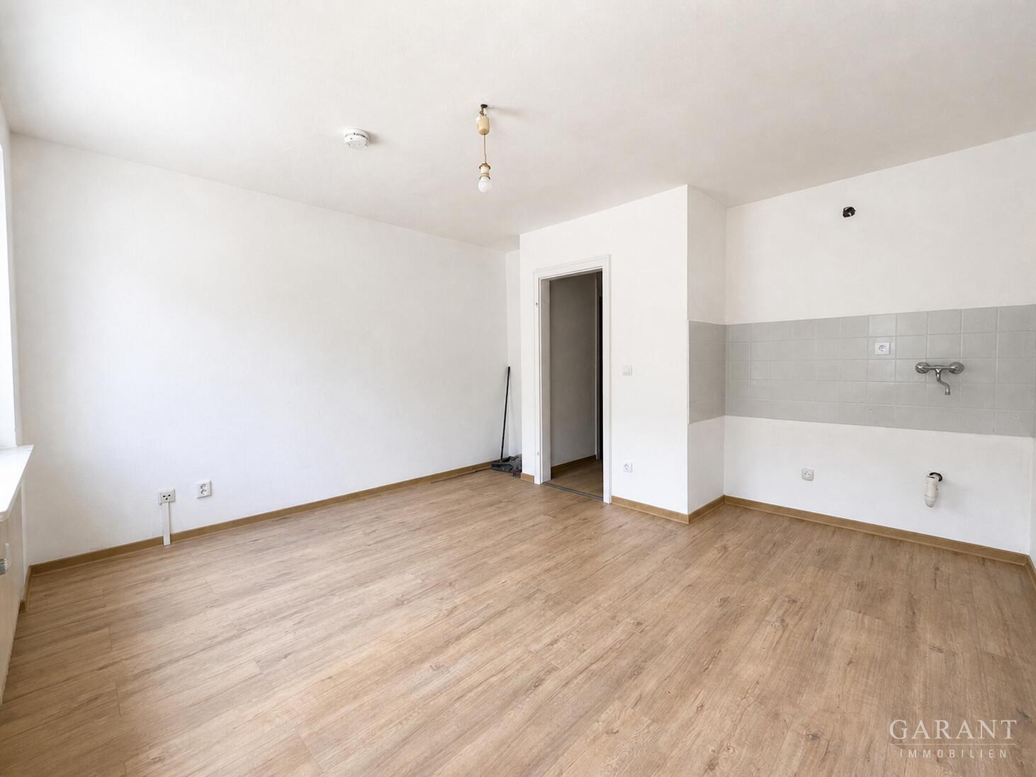 Frisch sanierte 1 Zimmer-Wohnung mit Tiefgaragen-Stellplatz & Kellerabteil in München-Obergiesing – München – Vorschaubild 3
