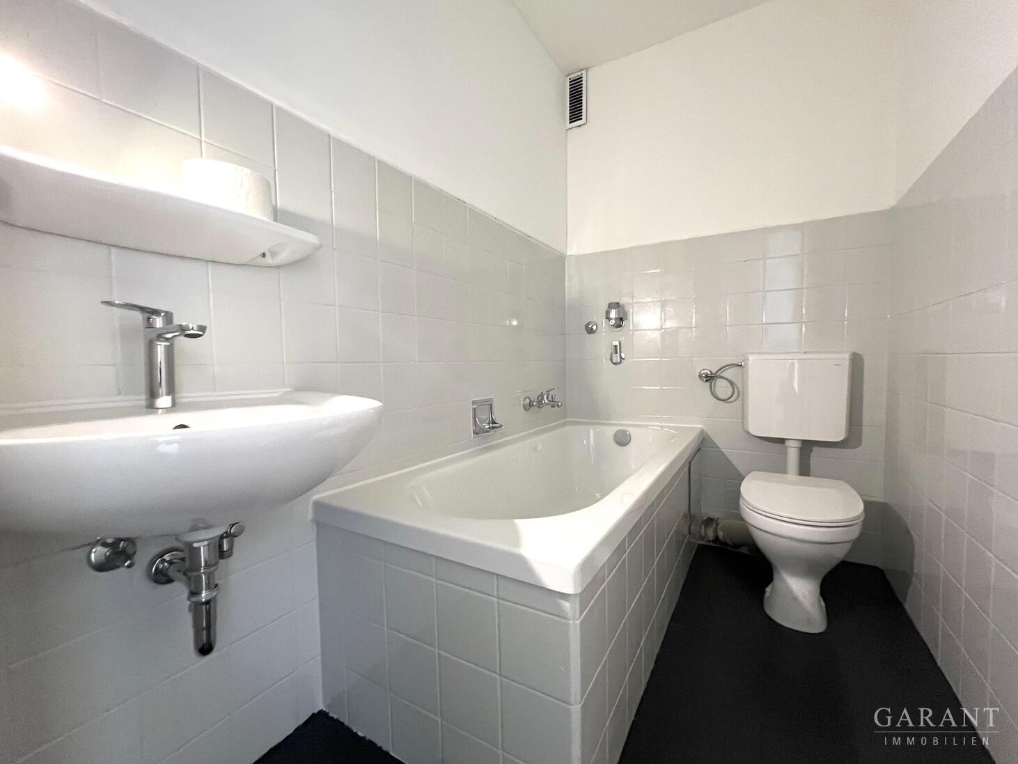 Frisch sanierte 1 Zimmer-Wohnung mit Tiefgaragen-Stellplatz & Kellerabteil in München-Obergiesing – München – Vorschaubild 5