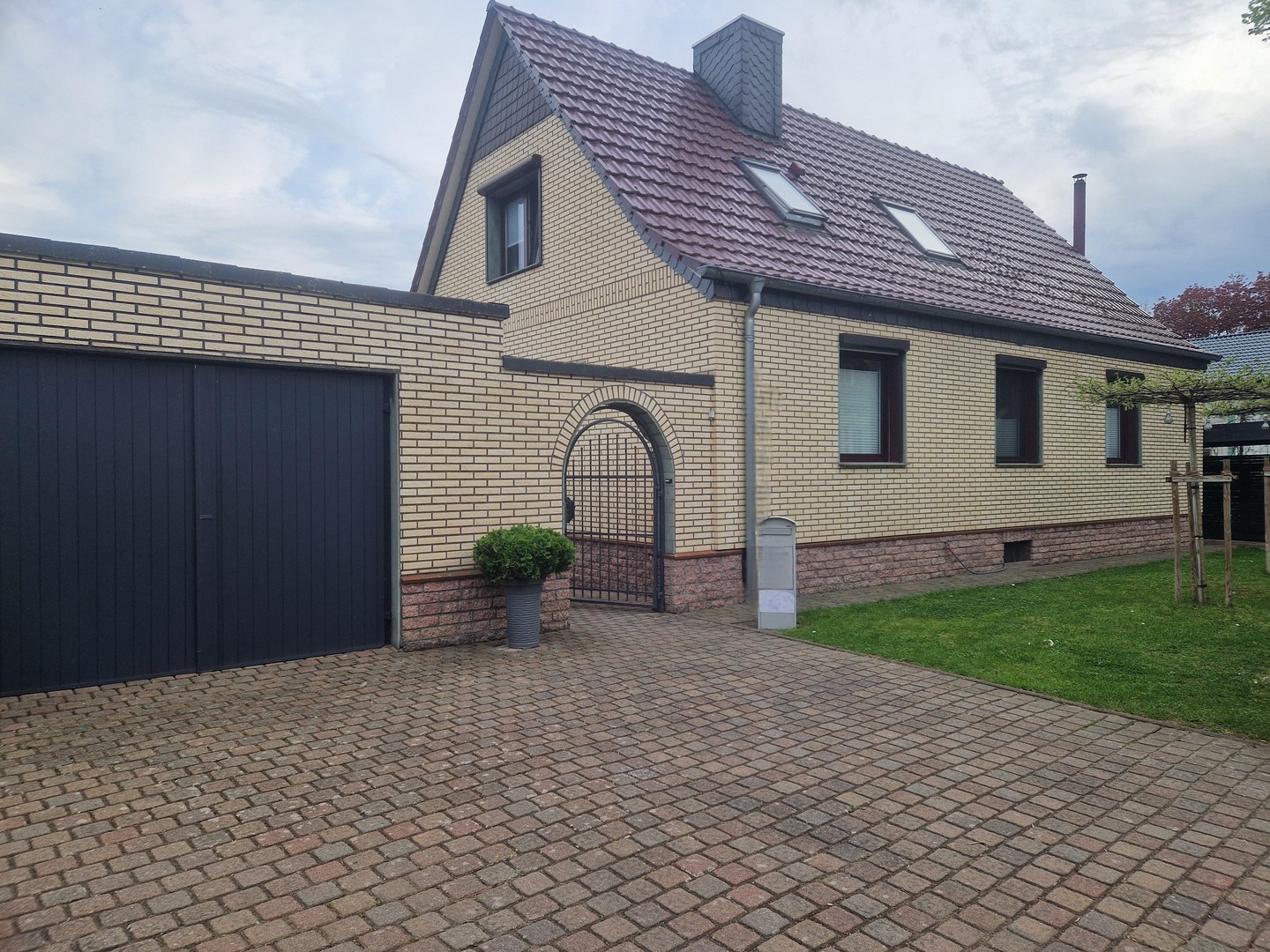 Modernisiertes bezugsfertiges Einfamilienhaus – Niederndodeleben – Bild 1 von 29