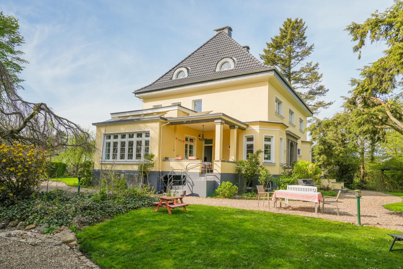 Ein seltenes Juwel - freistehende, neoklassizistische Villa in Rheinberg mit großem Grundstück – Rheinberg – Vorschaubild 2