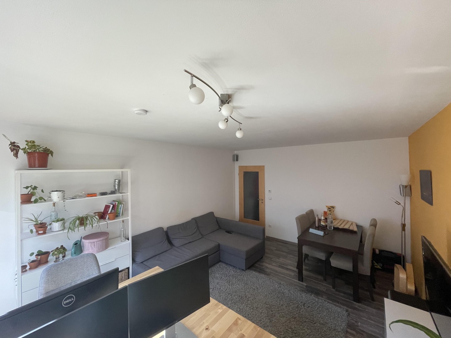 Hochwertig sanierte 2-Zimmer-Wohnung - Tiefgarage, ruhige Lage und Top-Anbindung in Milbertshofen – München – Vorschaubild 2
