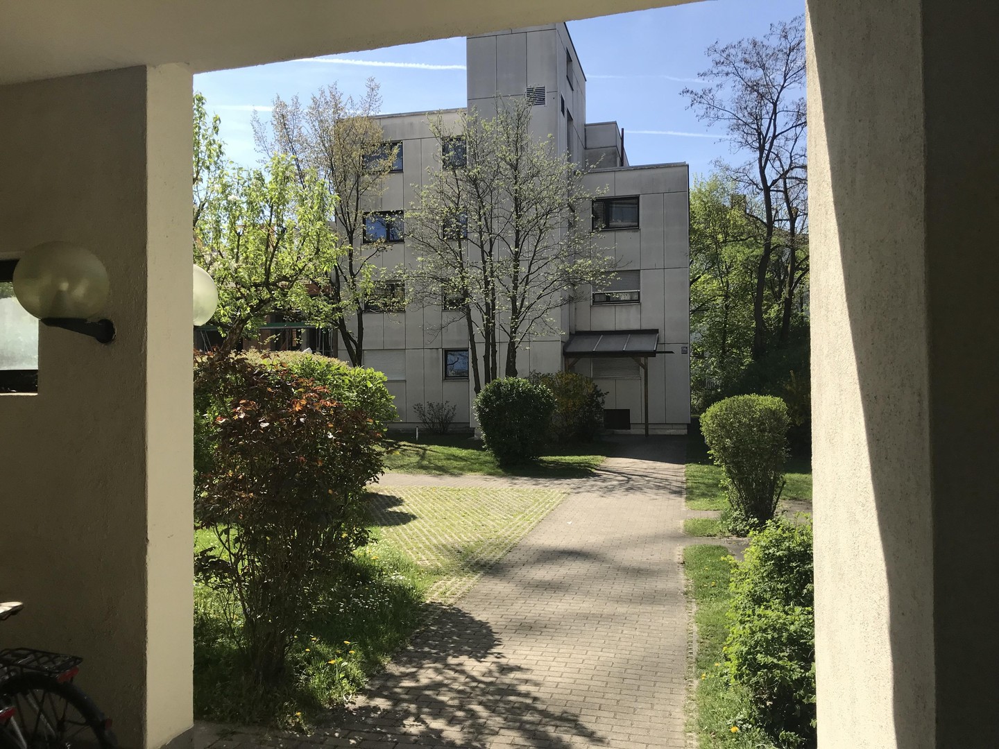 Hochwertig sanierte 2-Zimmer-Wohnung - Tiefgarage, ruhige Lage und Top-Anbindung in Milbertshofen – München – Vorschaubild 13
