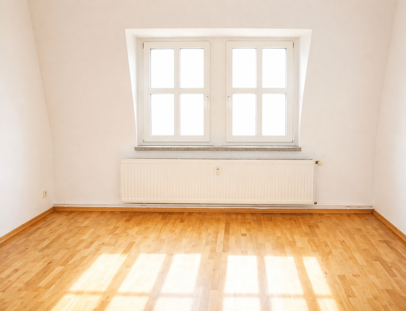 Helle, schöne und gut geschnittene 2-Z-Wohnung mit EBK und ohne Provision