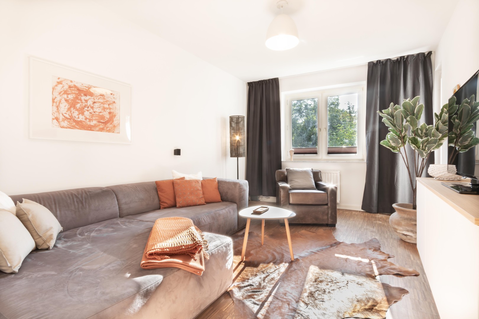 Medienhafen-möblierte Wohnung in ruhiger Lage mit Sonnenbalkon – Düsseldorf – Vorschaubild 2