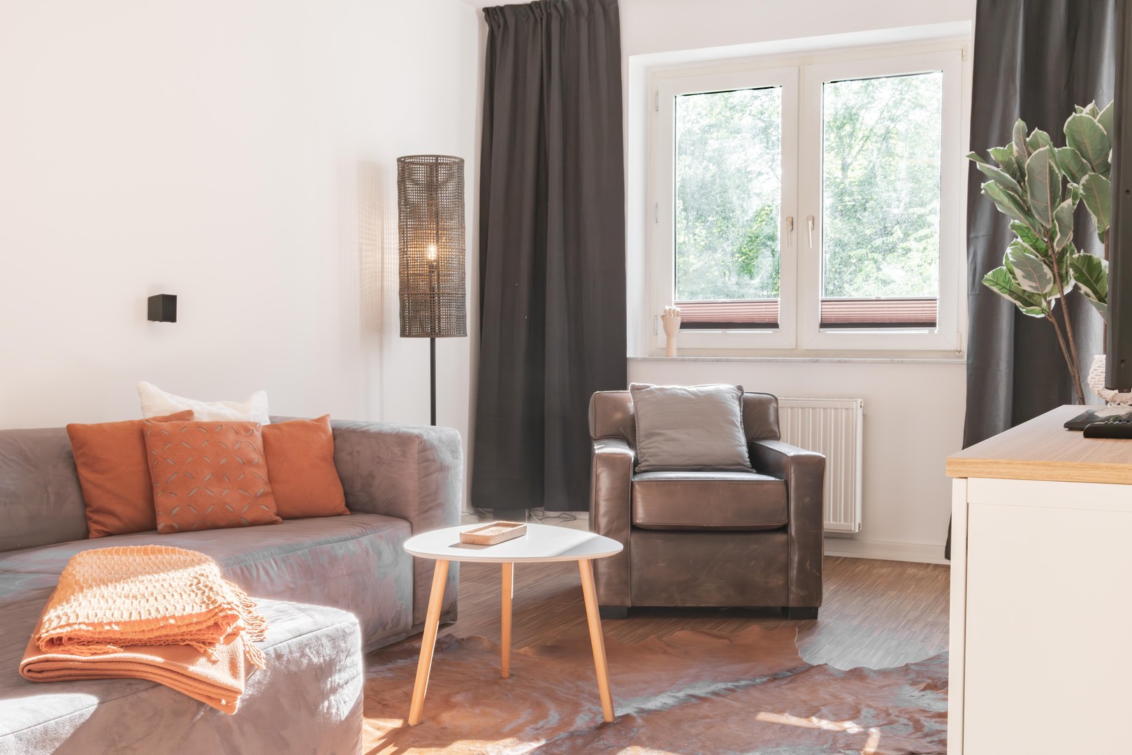 Medienhafen-möblierte Wohnung in ruhiger Lage mit Sonnenbalkon – Düsseldorf – Vorschaubild 3