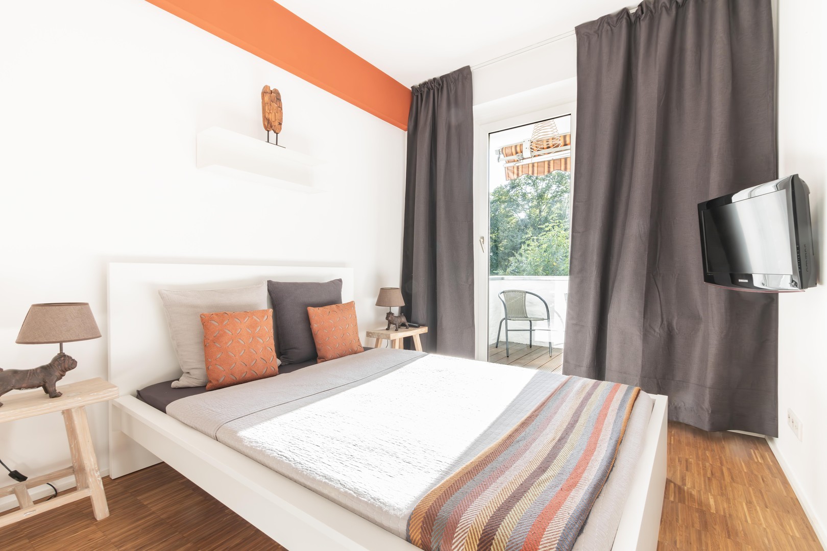 Medienhafen-möblierte Wohnung in ruhiger Lage mit Sonnenbalkon – Düsseldorf – Vorschaubild 14