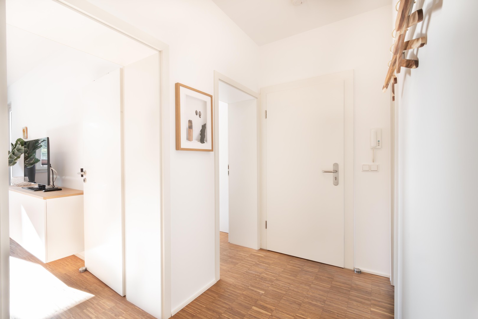 Medienhafen-möblierte Wohnung in ruhiger Lage mit Sonnenbalkon – Düsseldorf – Vorschaubild 15