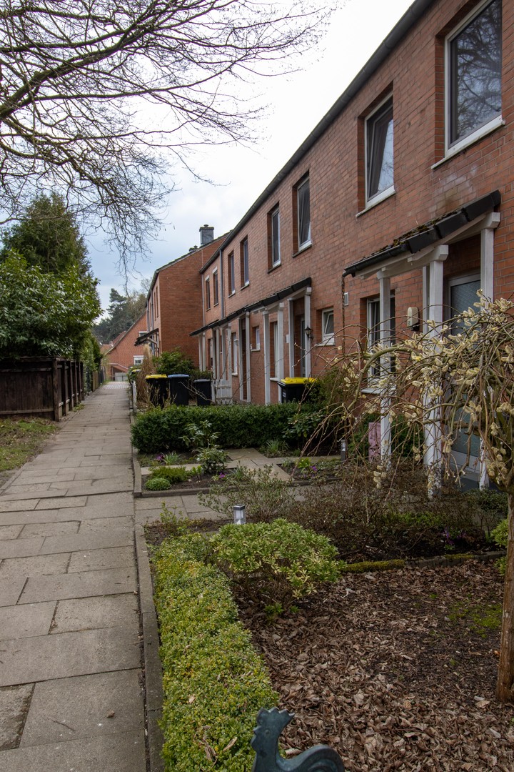 Charmantes Reihenmittelhaus in Zeven zum Renovieren – Zeven – Vorschaubild 2
