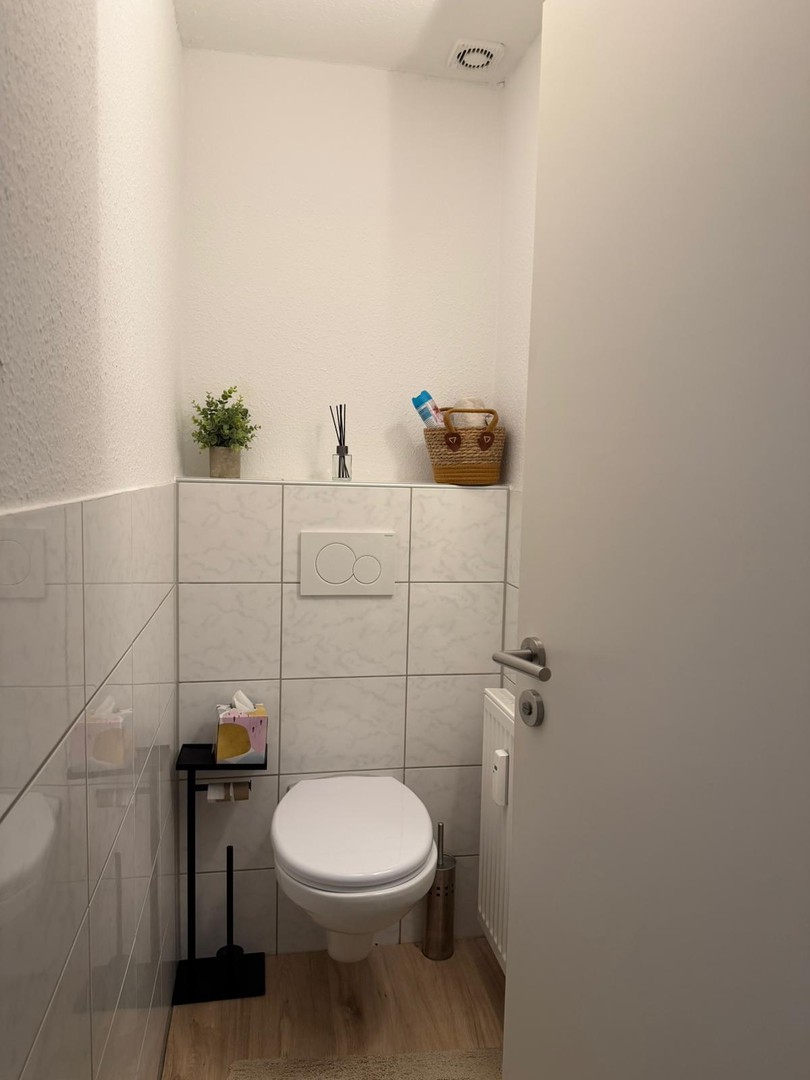 Exklusiv saniertes Gartenhaus ca. 150qm WFL, 3 Schlafzimmer, schöne Terrasse etc. – Mönchengladbach – Vorschaubild 3