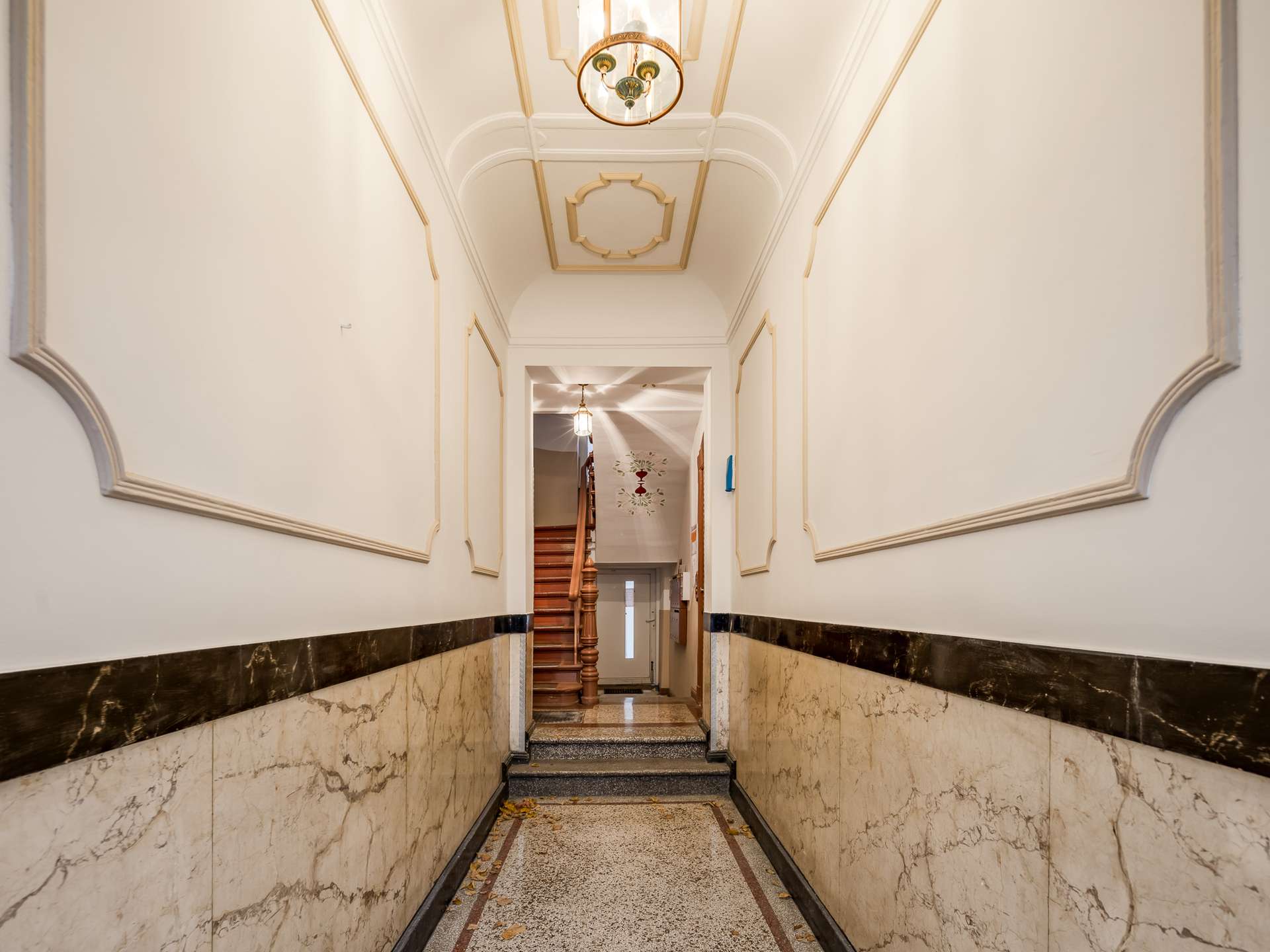 Lichtdurchflutete Altbauwohnung nahe dem beliebten Rüdesheimer Platz – Berlin – Vorschaubild 2