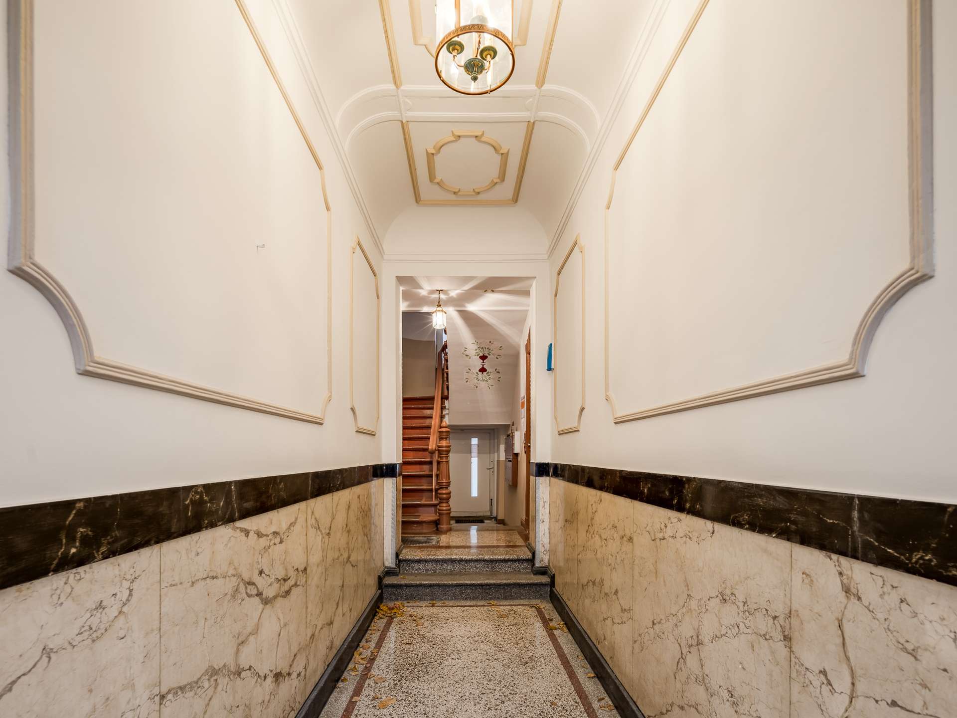 Lichtdurchflutete Altbauwohnung nahe dem beliebten Rüdesheimer Platz – Berlin – Vorschaubild 6