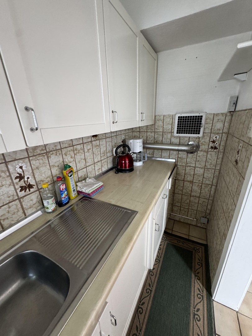 Möblierte 3-Zimmer-Wohnung mit Balkon & Parkplatz – Düsseldorf – Vorschaubild 3