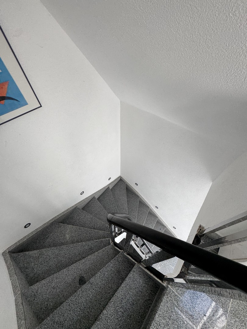 Möblierte 3-Zimmer-Wohnung mit Balkon und kostenlosen Parkplätzen – Düsseldorf – Vorschaubild 4