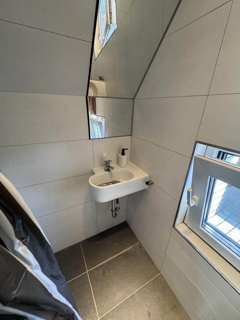 Möblierte 3-Zimmer-Wohnung mit Balkon und kostenlosen Parkplätzen – Düsseldorf – Vorschaubild 8