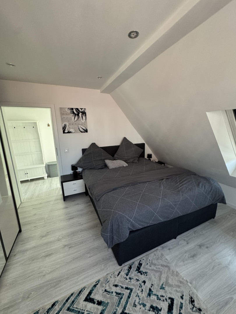 Möblierte 3-Zimmer-Wohnung mit Balkon und kostenlosen Parkplätzen – Düsseldorf – Vorschaubild 9