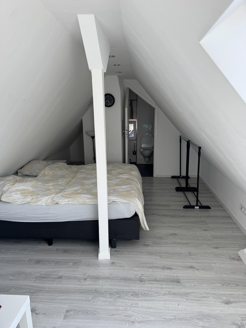 Möblierte 3-Zimmer-Wohnung mit Balkon und kostenlosen Parkplätzen – Düsseldorf – Vorschaubild 11