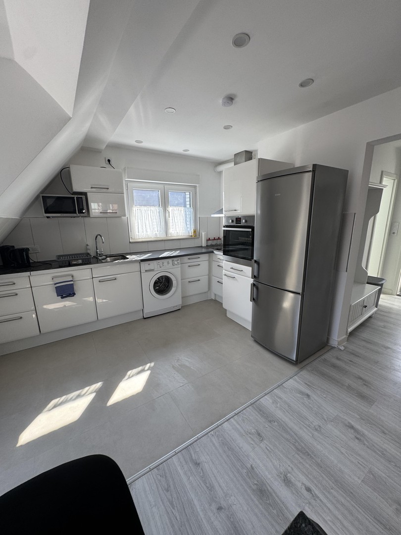 Möblierte 3-Zimmer-Wohnung mit Balkon und kostenlosen Parkplätzen – Düsseldorf – Vorschaubild 12