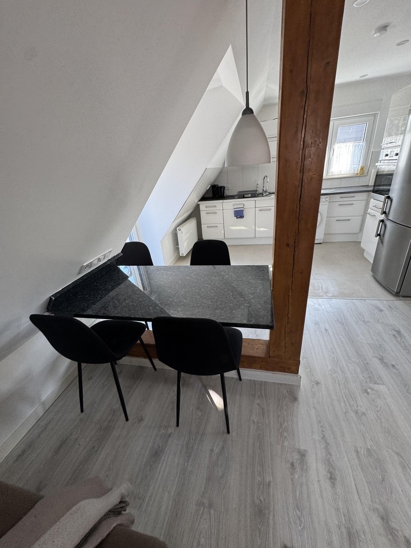 Möblierte 3-Zimmer-Wohnung mit Balkon und kostenlosen Parkplätzen – Düsseldorf – Vorschaubild 15