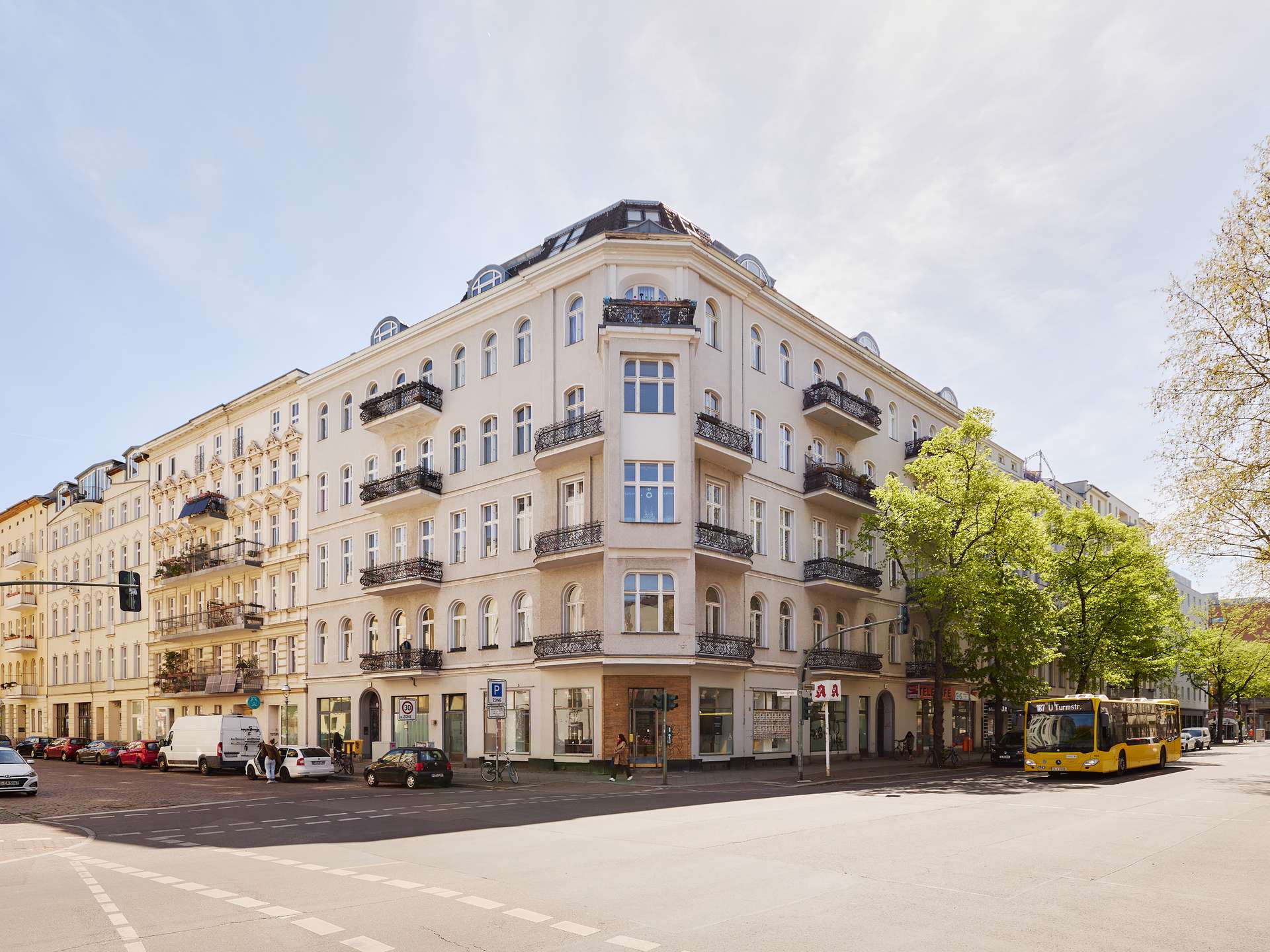 Wohnen in Moabit: Charmante 3 Zimmer-Altbauwohnung mit Balkon