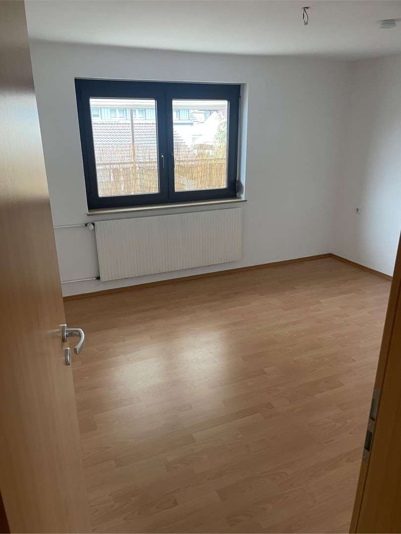 Ein-/Zweifamilienhaus mit Einzelgarage in zentraler Lage von Crailsheim zu verkaufen – Crailsheim – Vorschaubild 2