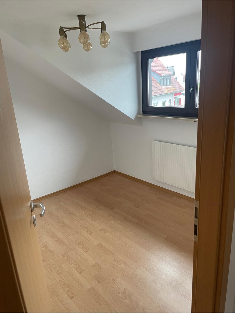 Ein-/Zweifamilienhaus mit Einzelgarage in zentraler Lage von Crailsheim zu verkaufen – Crailsheim – Vorschaubild 3