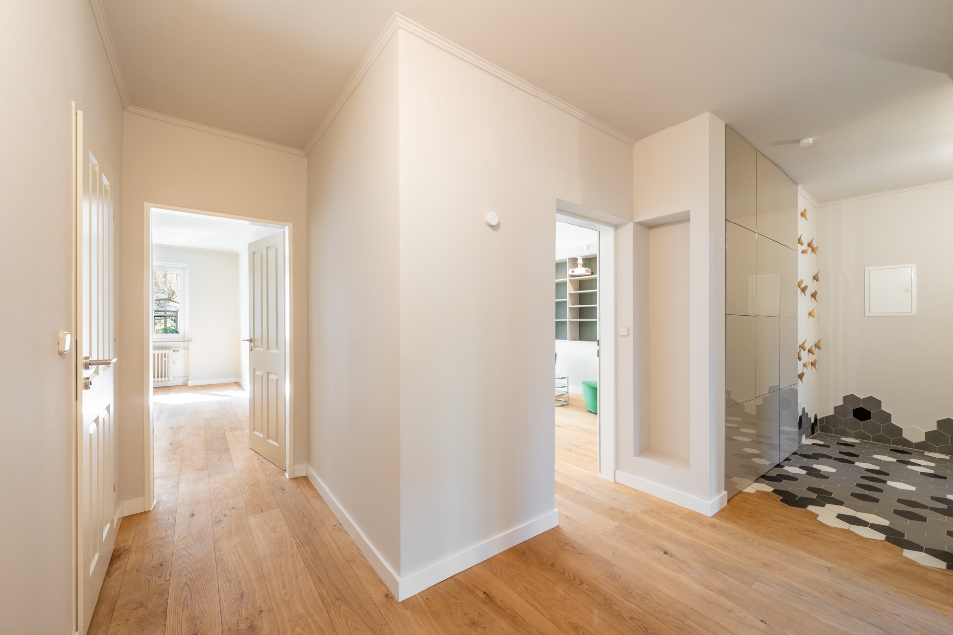 AIGNER - Wohnen auf höchstem Niveau: Designer 4-Zimmer-Wohnung mit außergewöhnlicher Ausstattung – München – Vorschaubild 2