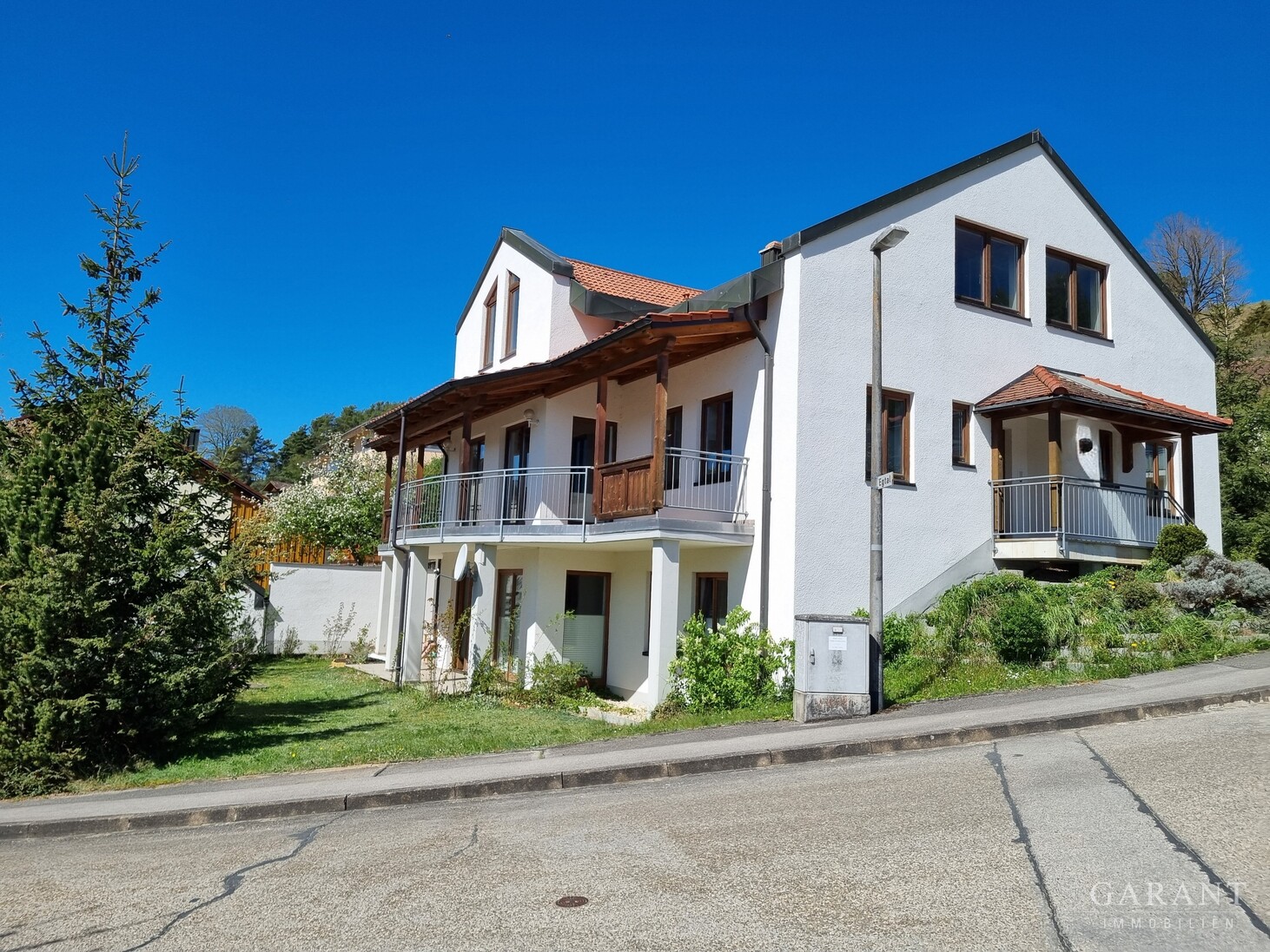 Großzüges Einfamilienhaus mit Einliegerwohnung – Titting – Bild 1 von 18