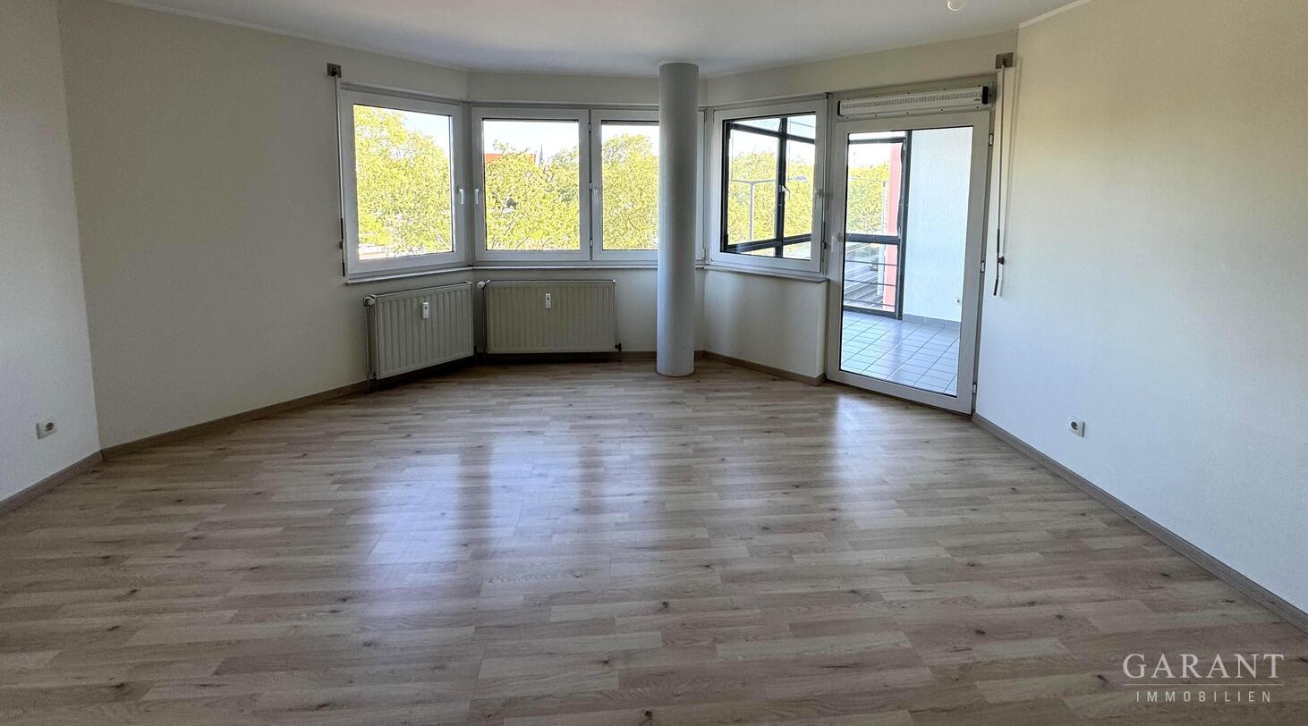 2 Zimmer-Wohnung mit Aufzug, Wintergarten, Tiefgaragenplatz und Blick zum Neckar + Fernsehturm