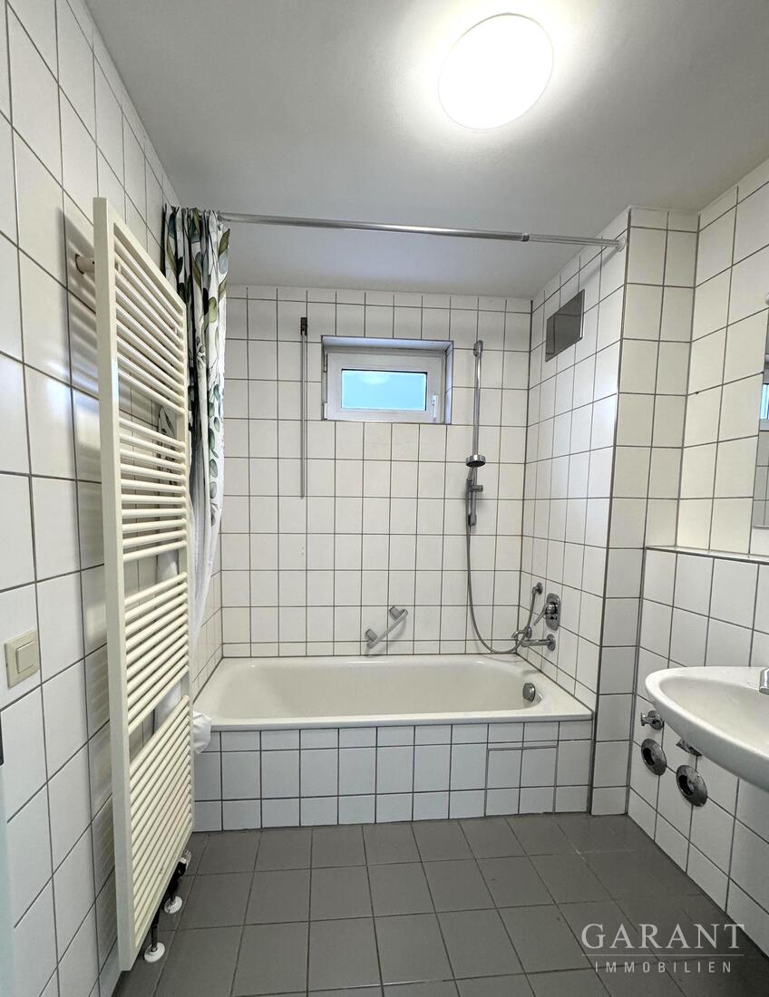 2 Zimmer-Wohnung mit Aufzug, Wintergarten, Tiefgaragenplatz und Blick zum Neckar + Fernsehturm – Stuttgart – Vorschaubild 6
