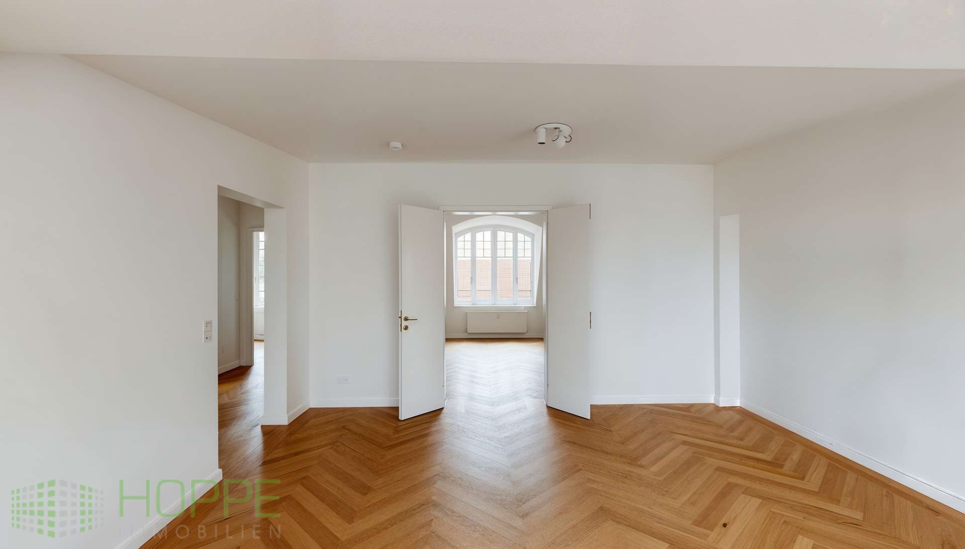 Simon-Dach-Kiez - Move in immediately - Exclusive top floor apartment in a sought-after location in Friedrichshain – Berlin – Vorschaubild 3