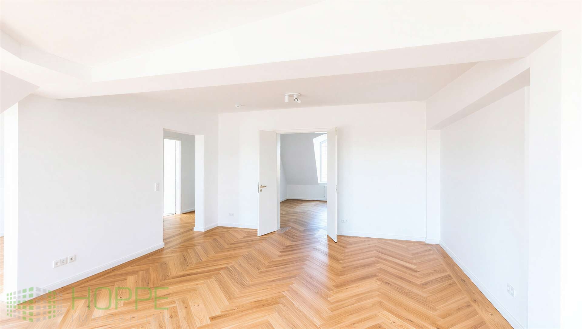 Simon-Dach-Kiez - Move in immediately - Exclusive top floor apartment in a sought-after location in Friedrichshain – Berlin – Vorschaubild 4