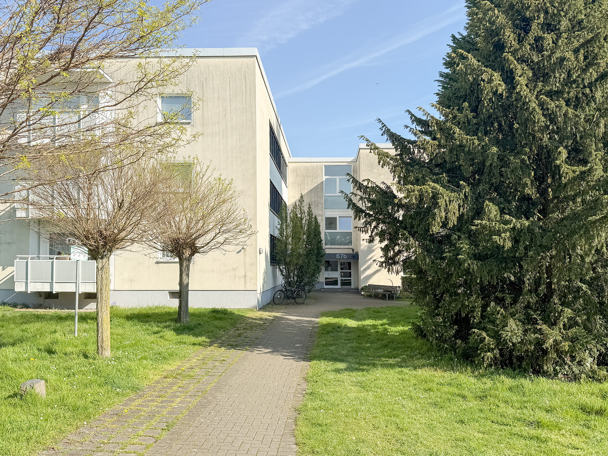 Vier-Zimmer-Wohnung - auch teilbar