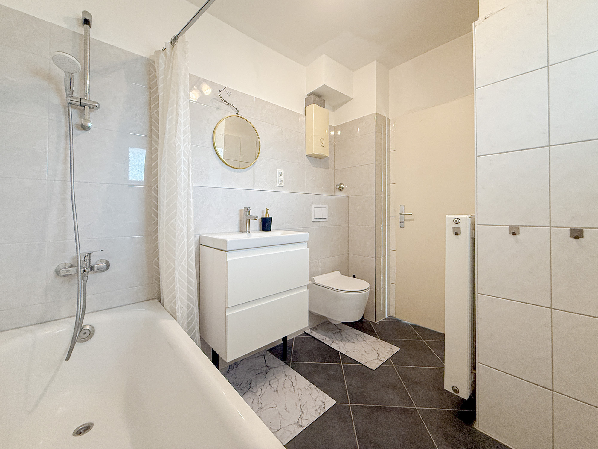 schicke Zwei-Zimmer-Wohnung – Düsseldorf – Vorschaubild 4