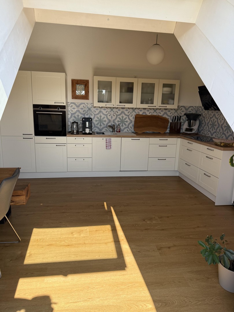 Wohnen auf Zeit: Exklusive Dachgeschosswohnung mit Cabriofenster in ruhiger Lage von Speyer – Speyer – Vorschaubild 2