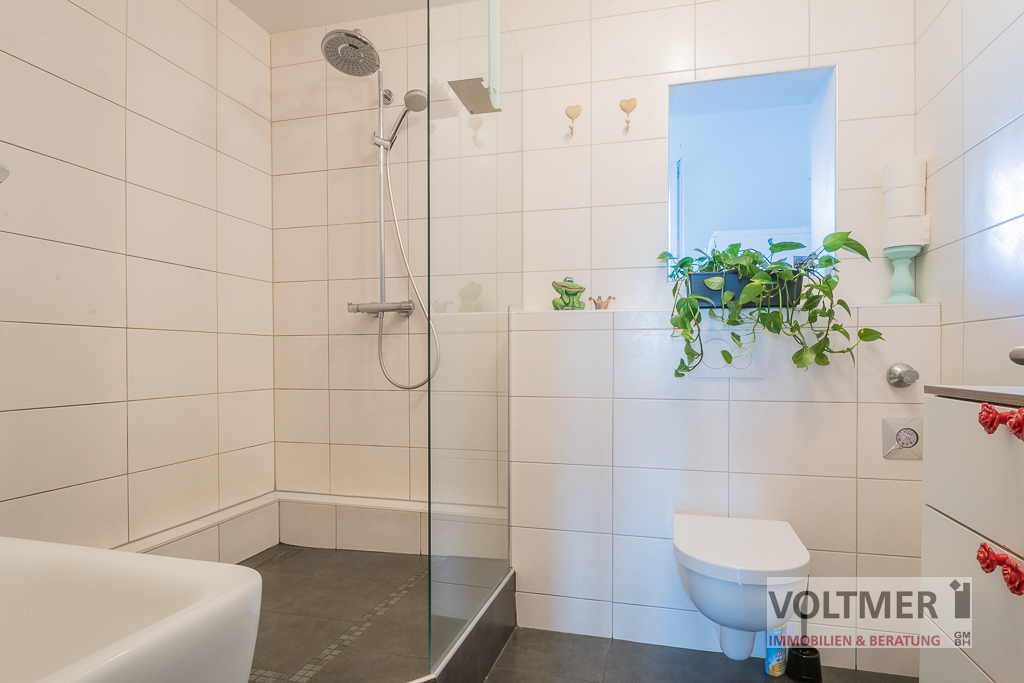 WOHNTRAUM - großzügige Eigentumswohnung mit kleinem Balkon in Saarbrücken! – Saarbrücken – Vorschaubild 3
