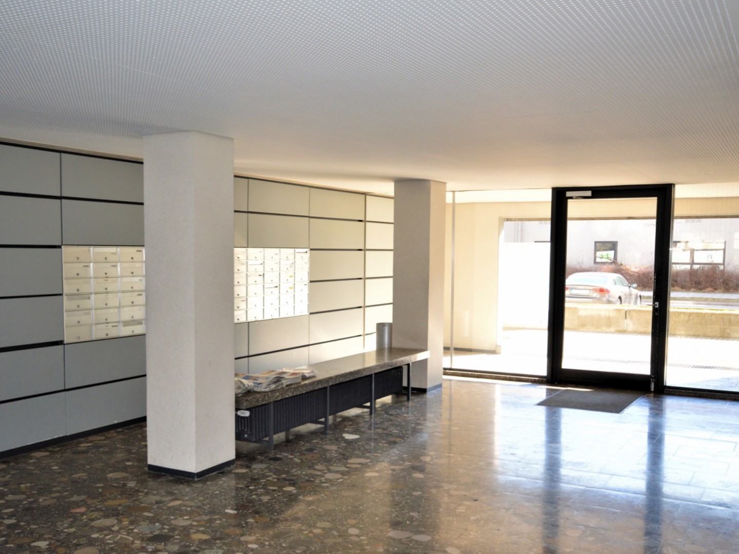 Eine schöne 1-Zi.-Wohnung mit toller Aussicht in der Nähe der U-Bahn von Privat – München – Vorschaubild 3