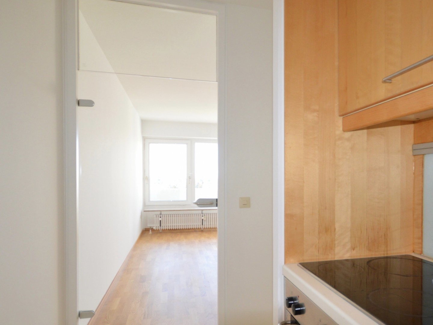 Eine schöne 1-Zi.-Wohnung mit toller Aussicht in der Nähe der U-Bahn von Privat – München – Vorschaubild 4