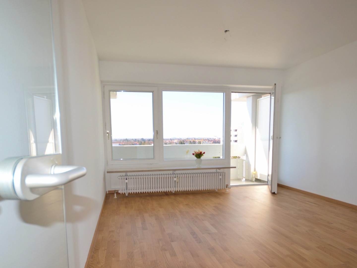 Eine schöne 1-Zi.-Wohnung mit toller Aussicht in der Nähe der U-Bahn von Privat – München – Vorschaubild 5