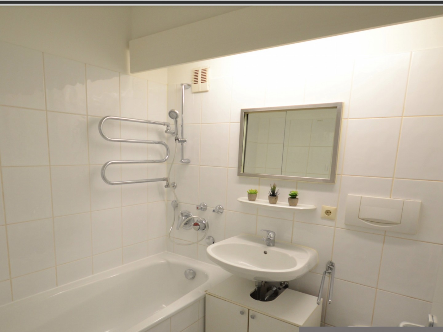 Eine schöne 1-Zi.-Wohnung mit toller Aussicht in der Nähe der U-Bahn von Privat – München – Vorschaubild 7