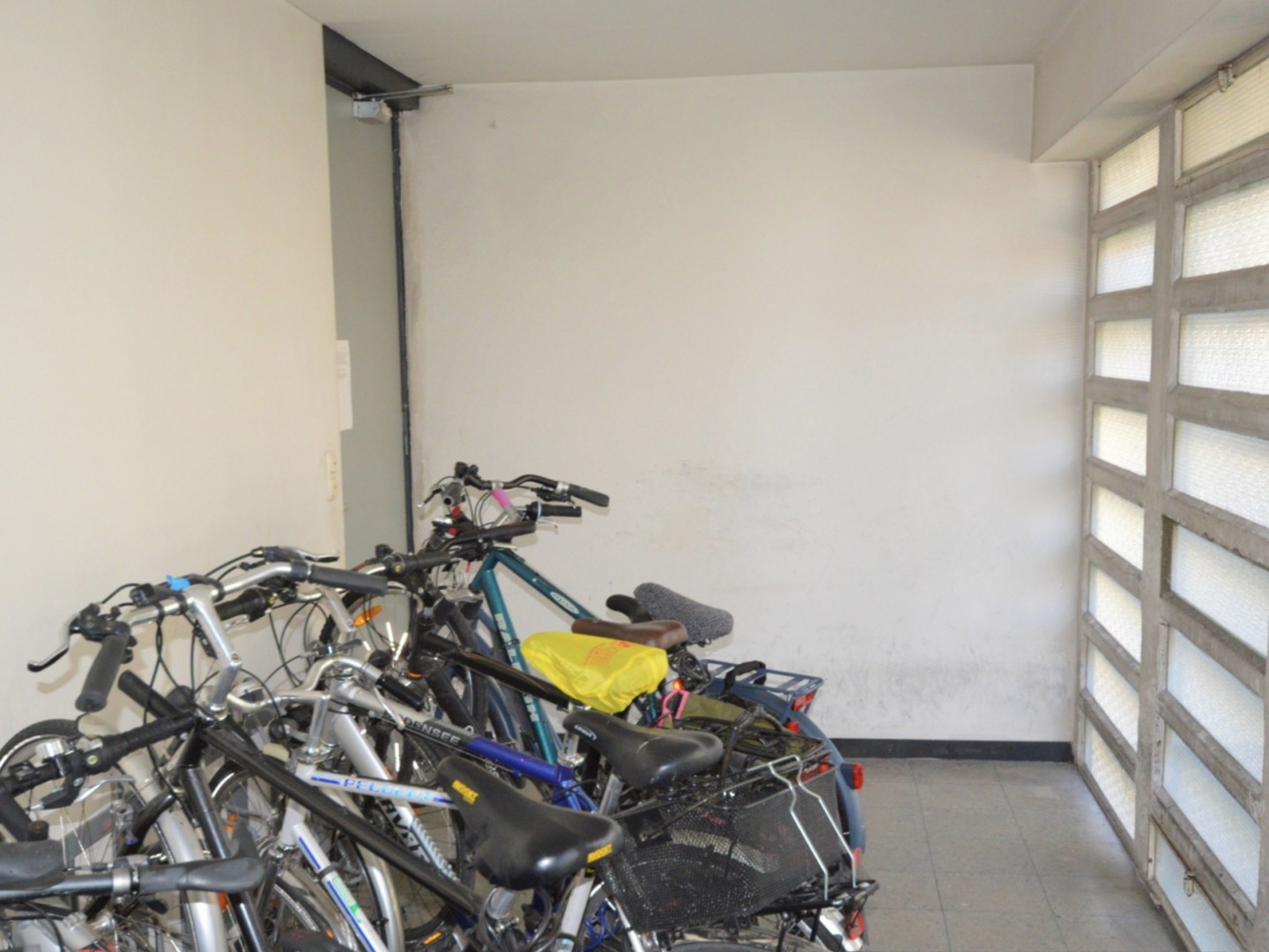 Eine schöne 1-Zi.-Wohnung mit toller Aussicht in der Nähe der U-Bahn von Privat – München – Vorschaubild 17