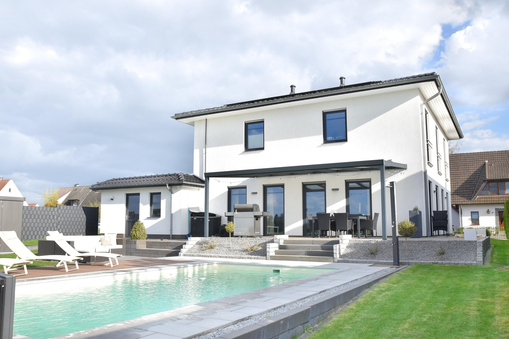 Exklusive Design-Villa mit Pool, Weitblick & modernster Energietechnik - Rückzugsort der Extraklasse – Espelkamp – Vorschaubild 2